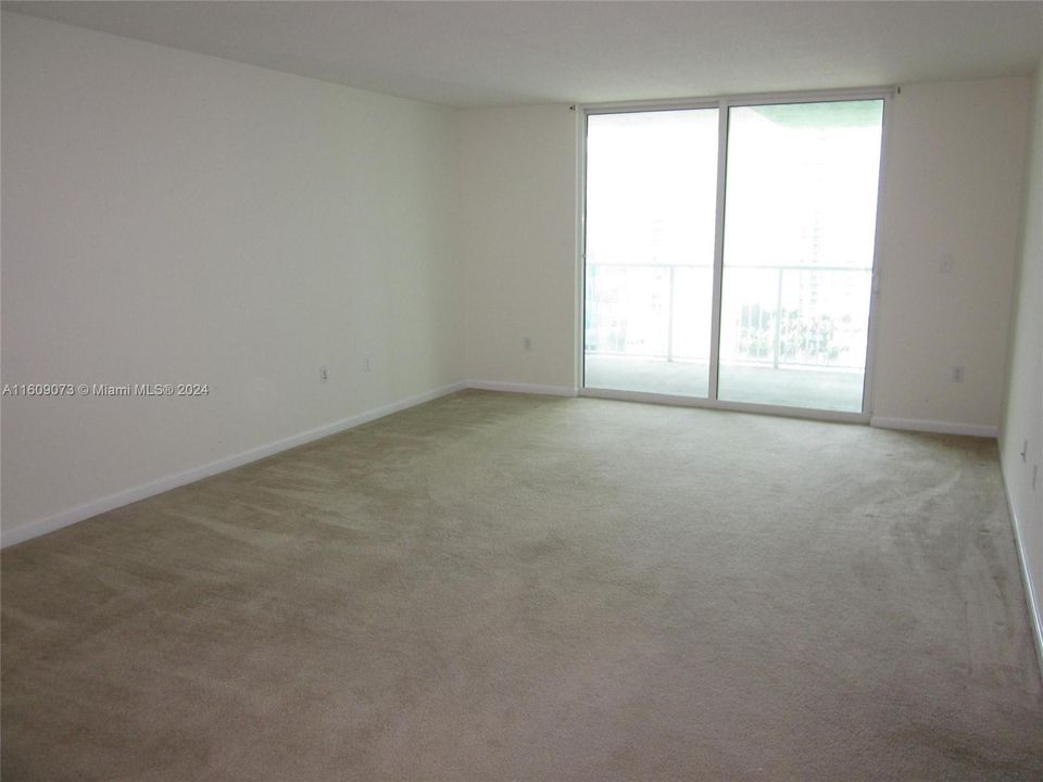 For Rent: $2,750 (1 beds, 1 baths, 825 Square Feet)