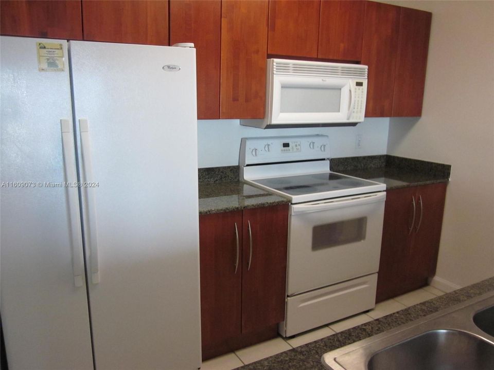 For Rent: $2,750 (1 beds, 1 baths, 825 Square Feet)