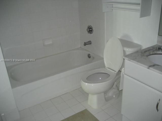 For Rent: $2,750 (1 beds, 1 baths, 825 Square Feet)