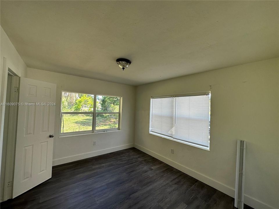 Active With Contract: $1,850 (2 beds, 1 baths, 1248 Square Feet)