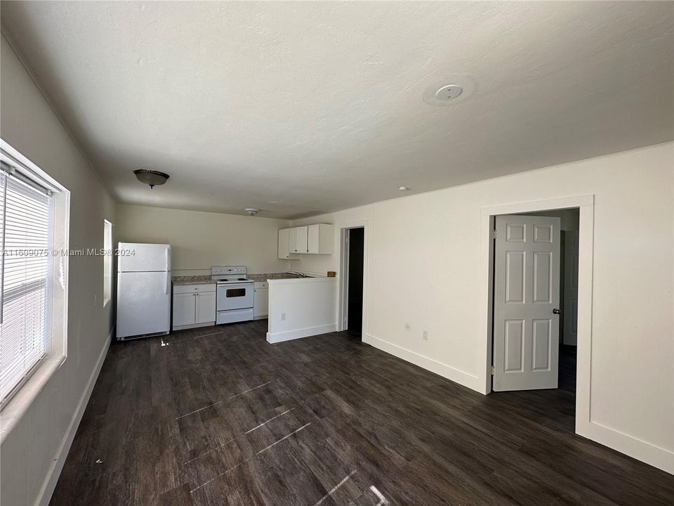 Active With Contract: $1,850 (2 beds, 1 baths, 1248 Square Feet)