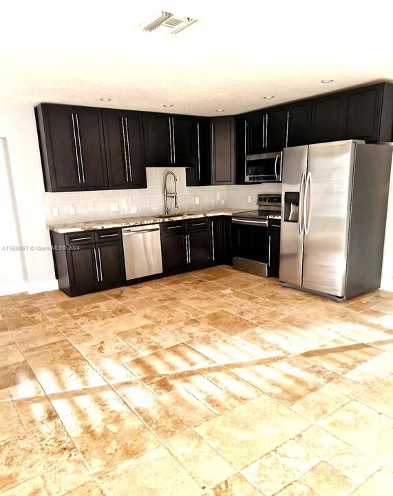 Recently Rented: $2,950 (2 beds, 2 baths, 1000 Square Feet)