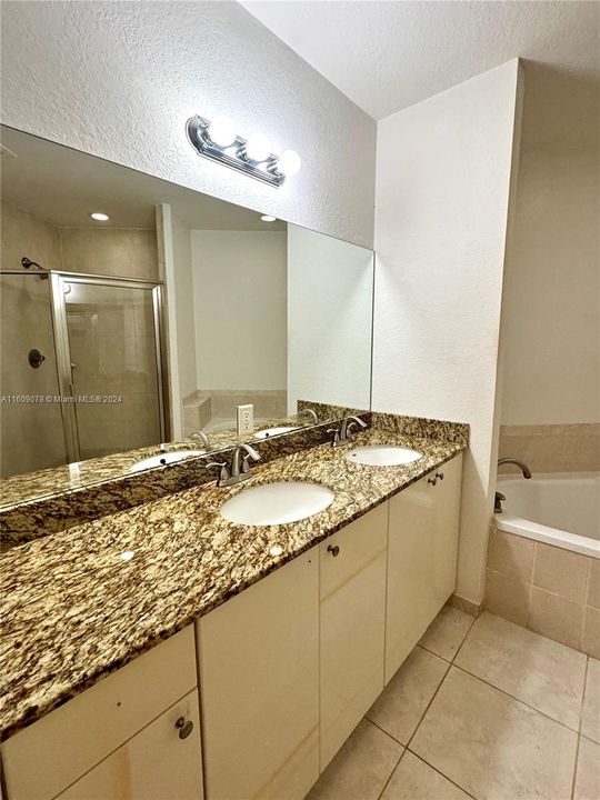 Active With Contract: $2,100 (1 beds, 1 baths, 899 Square Feet)