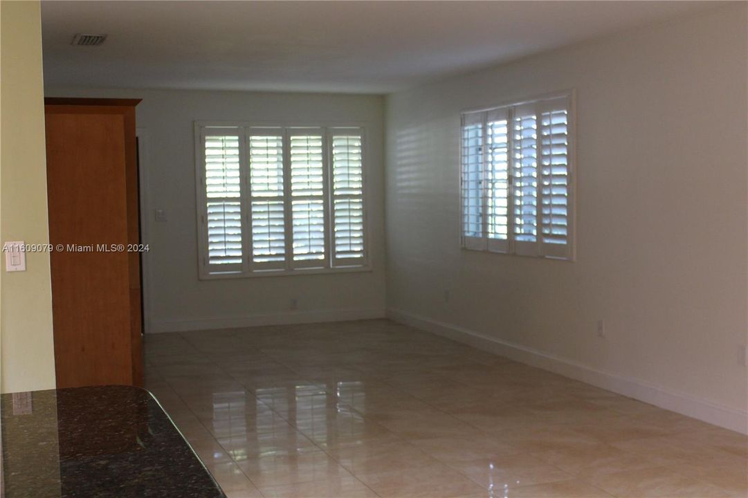 For Rent: $5,000 (3 beds, 2 baths, 1297 Square Feet)