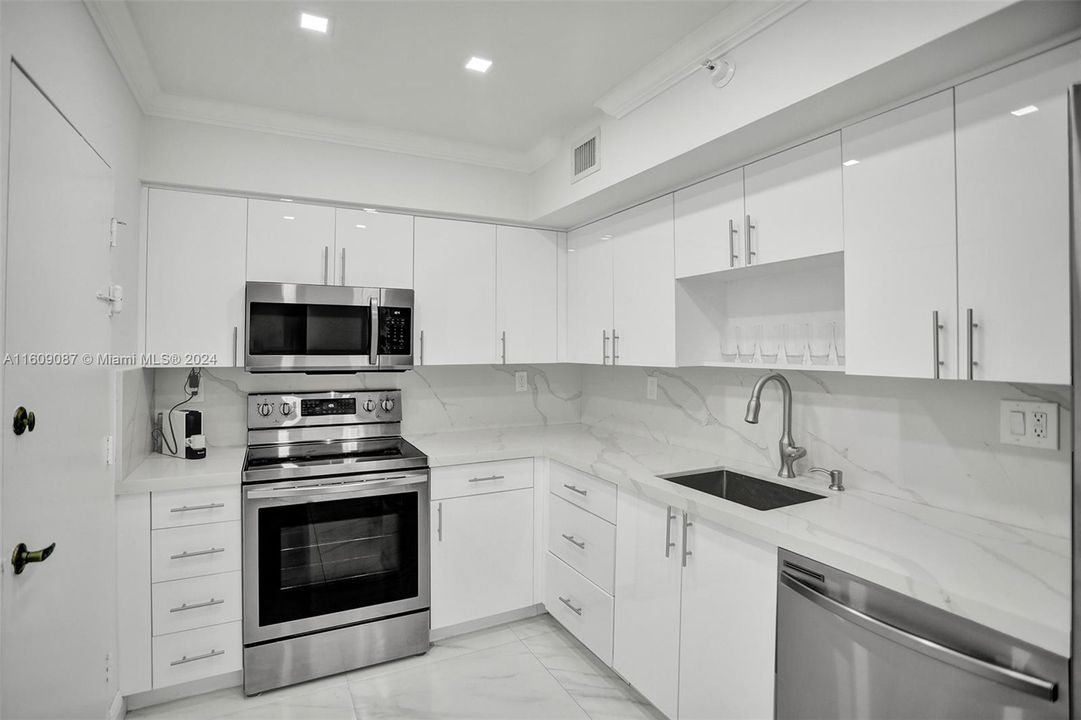 For Rent: $4,300 (2 beds, 2 baths, 1198 Square Feet)