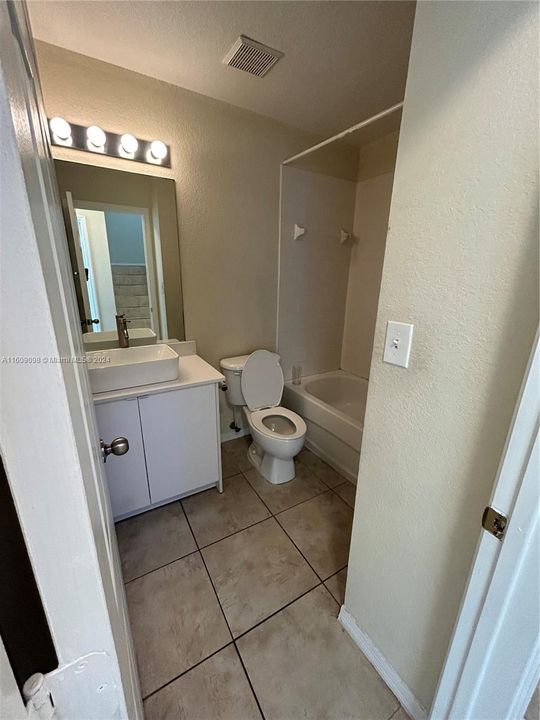 Active With Contract: $2,500 (3 beds, 2 baths, 1123 Square Feet)