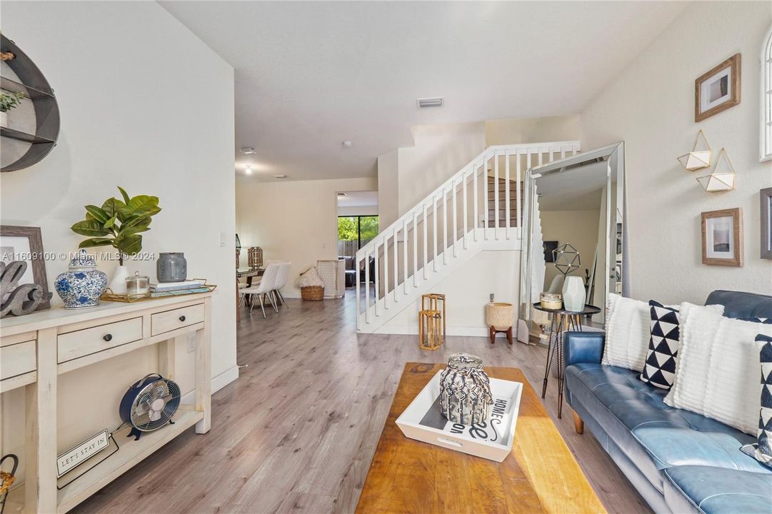 For Sale: $599,000 (4 beds, 2 baths, 1921 Square Feet)