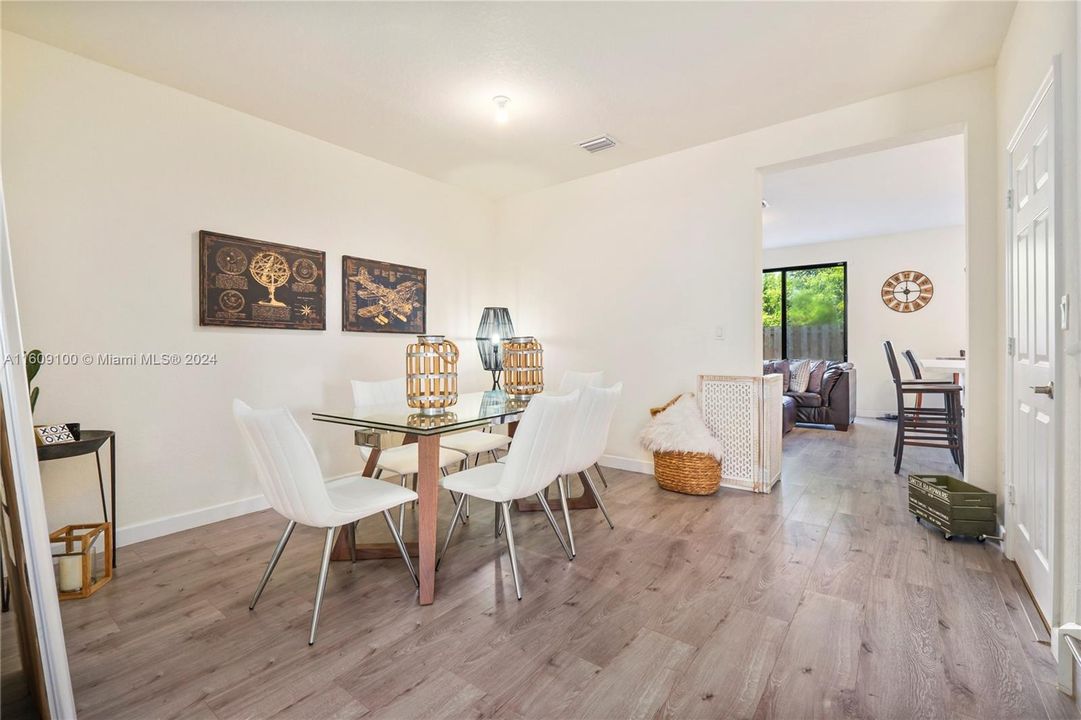 For Sale: $599,000 (4 beds, 2 baths, 1921 Square Feet)