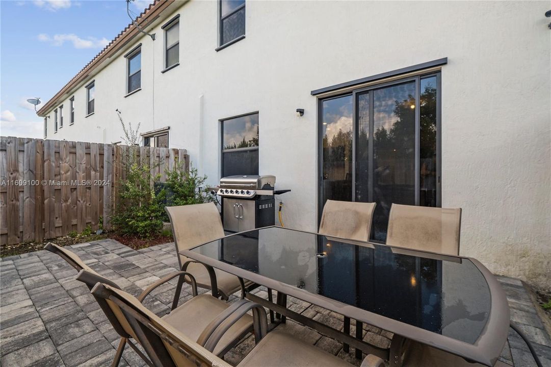 For Sale: $599,000 (4 beds, 2 baths, 1921 Square Feet)