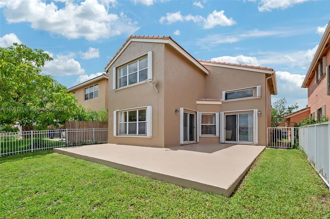 For Sale: $719,000 (3 beds, 2 baths, 2491 Square Feet)