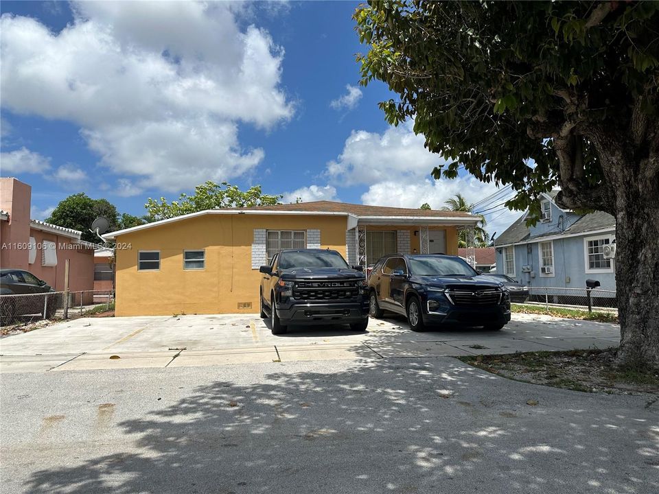Active With Contract: $2,200 (2 beds, 2 baths, 2088 Square Feet)
