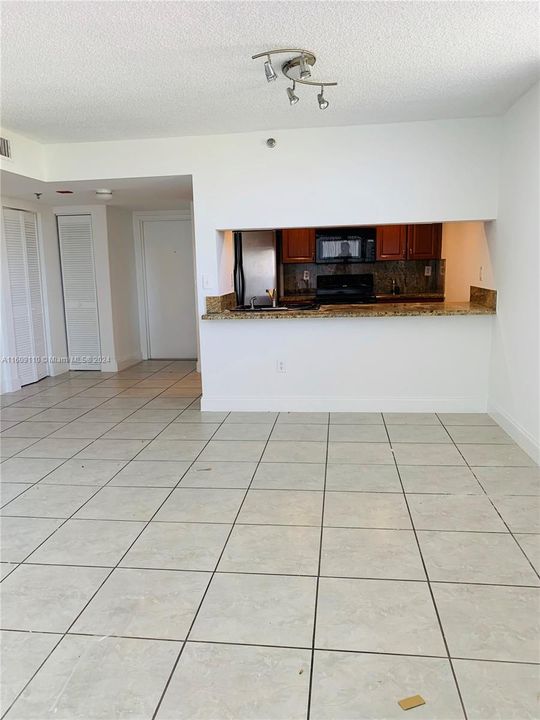 For Rent: $3,275 (2 beds, 2 baths, 1263 Square Feet)