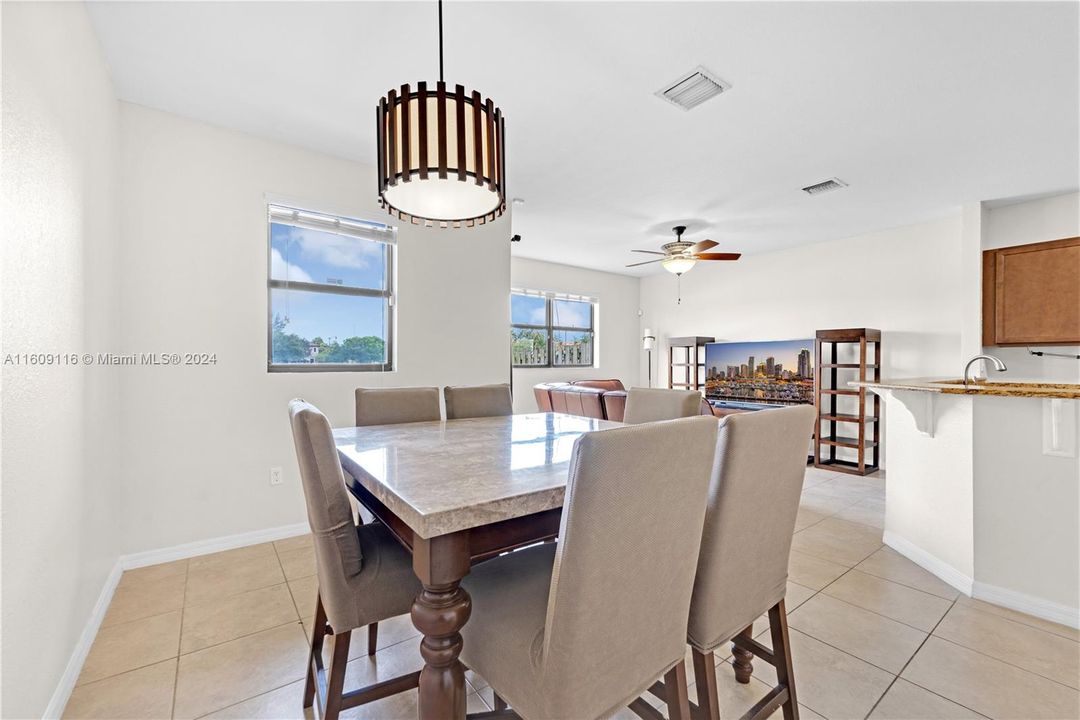 Recently Sold: $423,000 (3 beds, 2 baths, 1907 Square Feet)