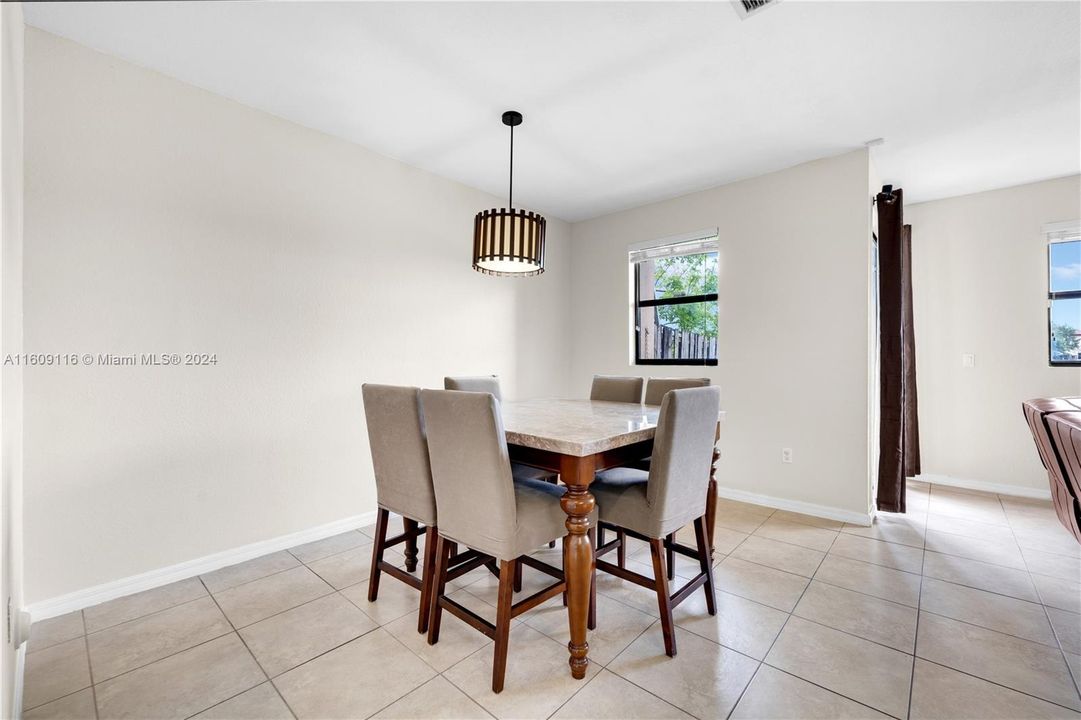 Recently Sold: $423,000 (3 beds, 2 baths, 1907 Square Feet)