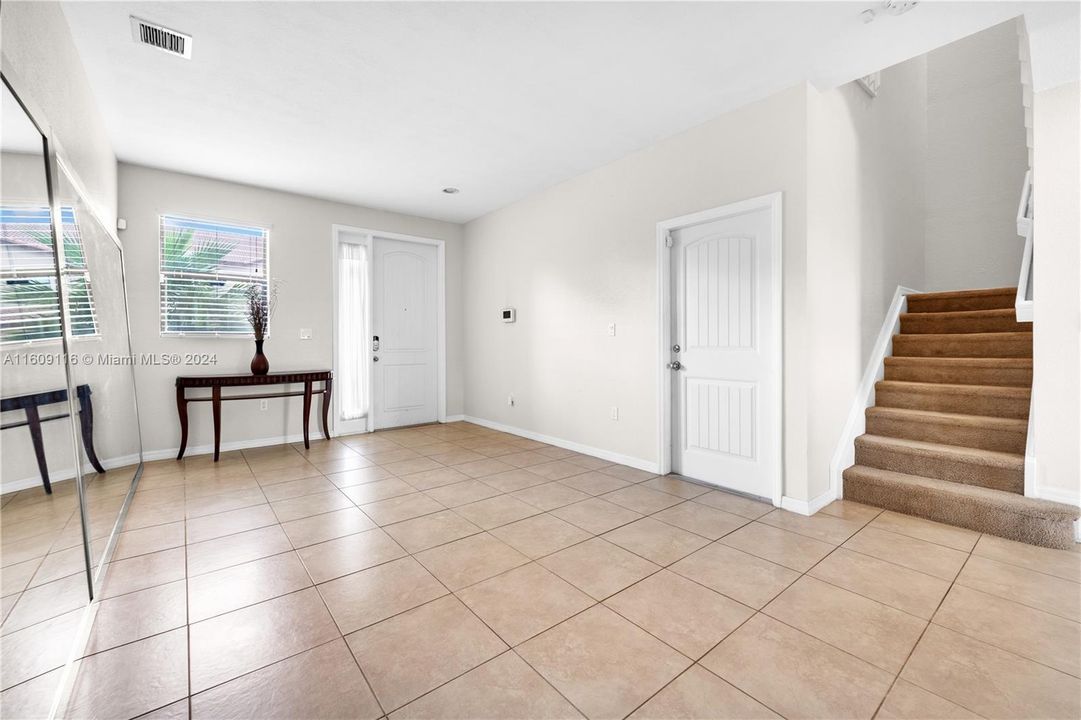 Recently Sold: $423,000 (3 beds, 2 baths, 1907 Square Feet)