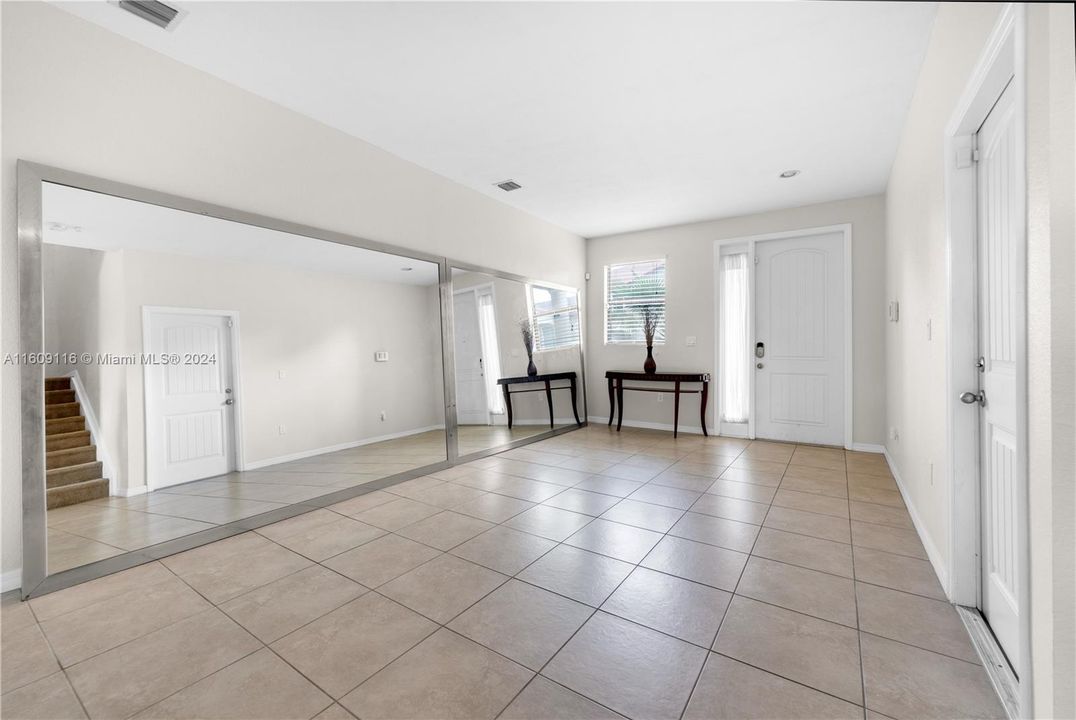 Recently Sold: $423,000 (3 beds, 2 baths, 1907 Square Feet)