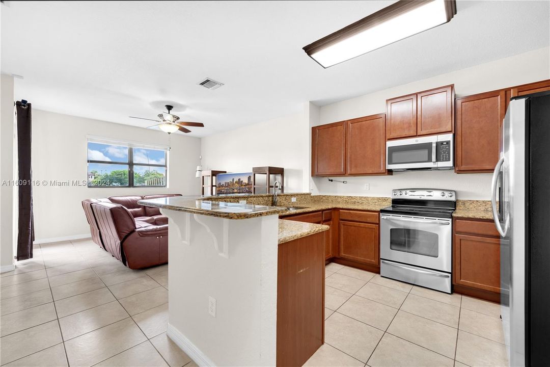 Recently Sold: $423,000 (3 beds, 2 baths, 1907 Square Feet)