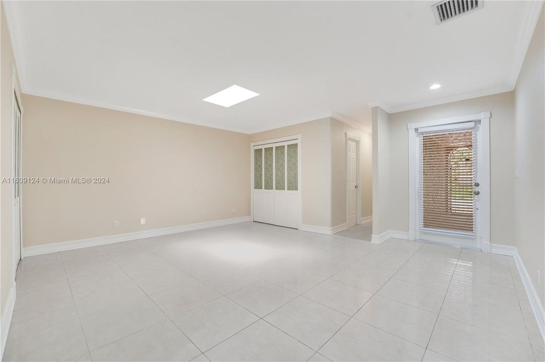Active With Contract: $3,500 (2 beds, 2 baths, 1560 Square Feet)