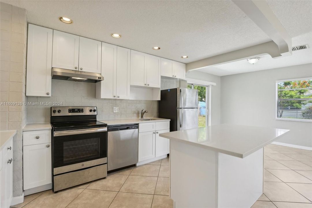 For Sale: $479,900 (3 beds, 2 baths, 1608 Square Feet)