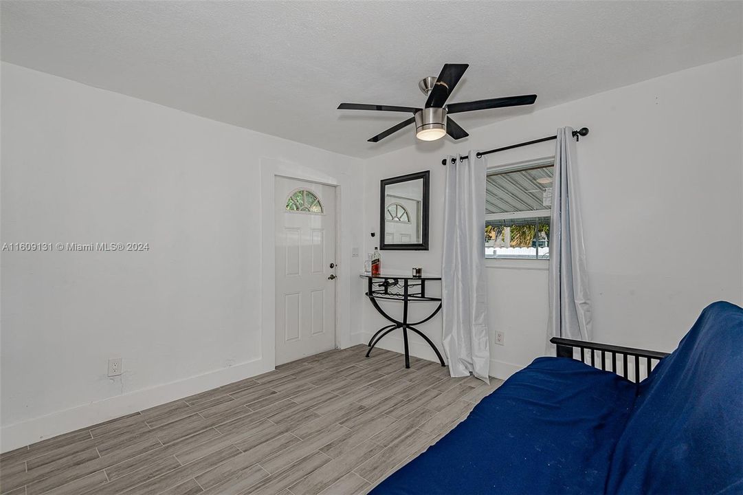 Active With Contract: $1,550 (1 beds, 1 baths, 1860 Square Feet)