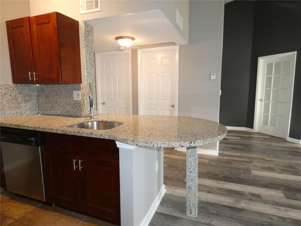 For Rent: $2,495 (2 beds, 2 baths, 1100 Square Feet)