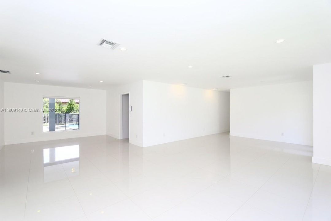 Spacious social area. Porcelain floors throughout the house