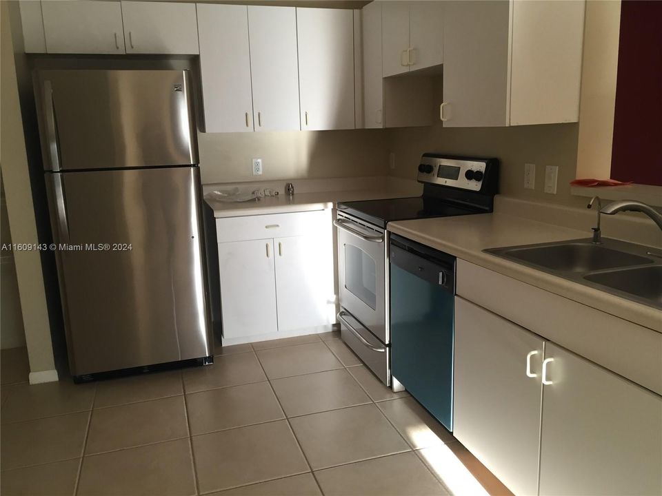 For Rent: $2,395 (2 beds, 2 baths, 1183 Square Feet)