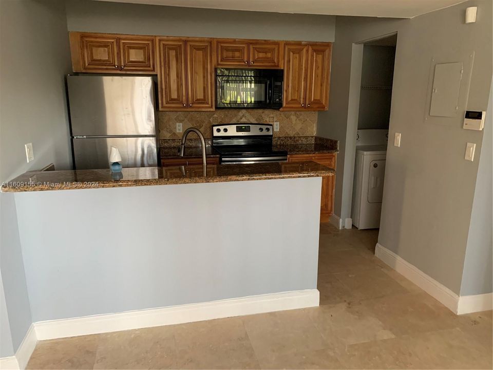 For Sale: $259,500 (2 beds, 2 baths, 1073 Square Feet)