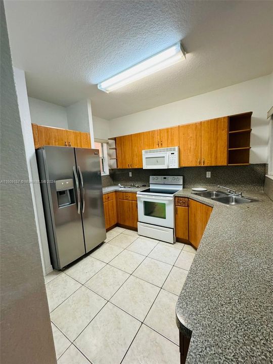 For Rent: $2,500 (3 beds, 2 baths, 1799 Square Feet)