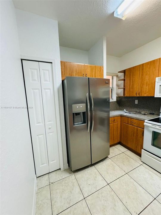 For Rent: $2,500 (3 beds, 2 baths, 1799 Square Feet)