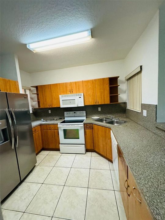 For Rent: $2,500 (3 beds, 2 baths, 1799 Square Feet)