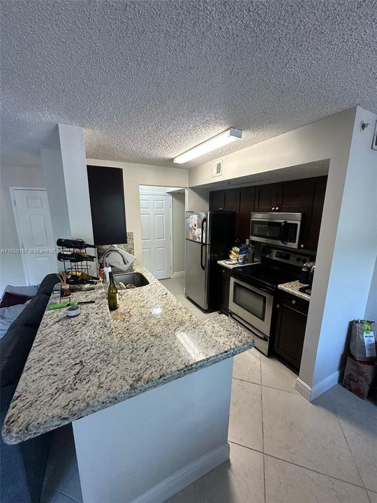 For Rent: $1,850 (1 beds, 1 baths, 798 Square Feet)