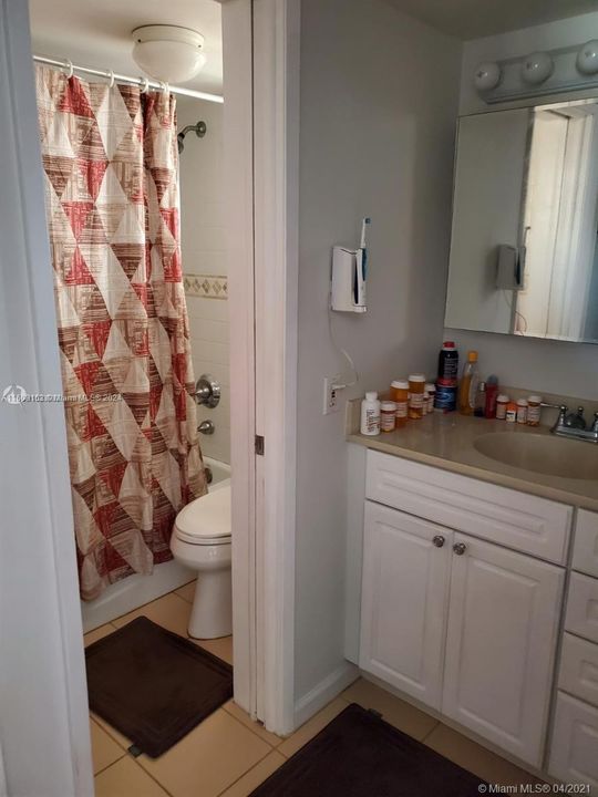 For Rent: $3,000 (3 beds, 2 baths, 1279 Square Feet)