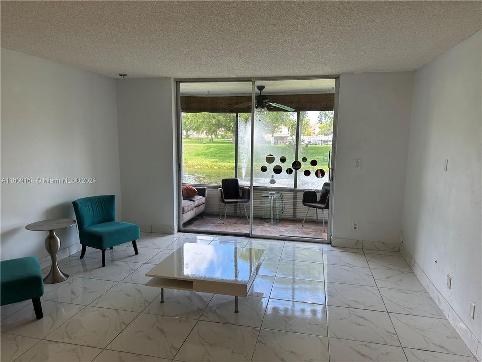 En Venta: $179,500 (2 camas, 2 baños, 1025 Pies cuadrados)