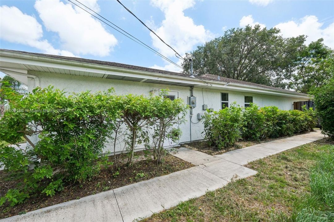 For Sale: $399,900 (4 beds, 2 baths, 1830 Square Feet)