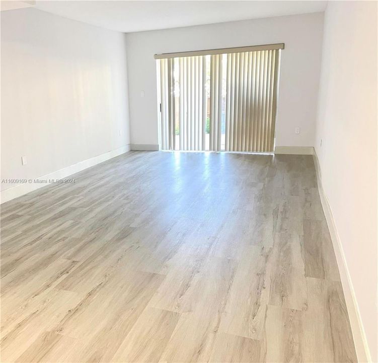 For Rent: $2,150 (1 beds, 1 baths, 810 Square Feet)