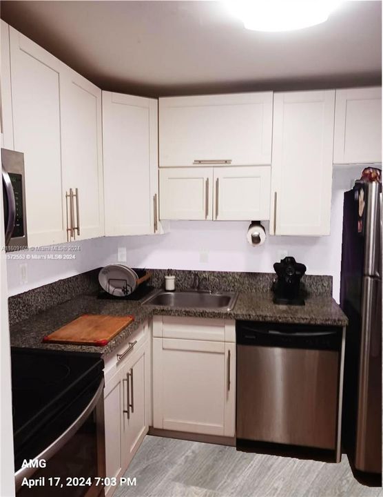 For Rent: $2,150 (1 beds, 1 baths, 810 Square Feet)