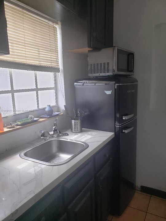 For Rent: $2,450 (2 beds, 1 baths, 1577 Square Feet)