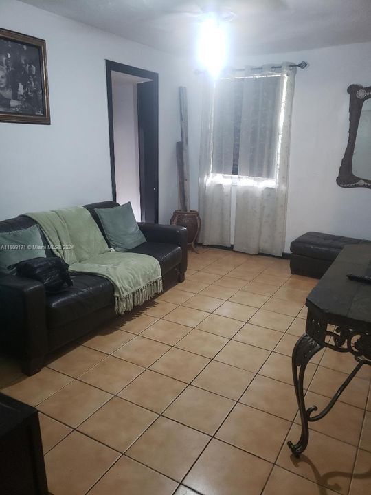 En Renta: $2,450 (3 camas, 1 baños, 1577 Pies cuadrados)