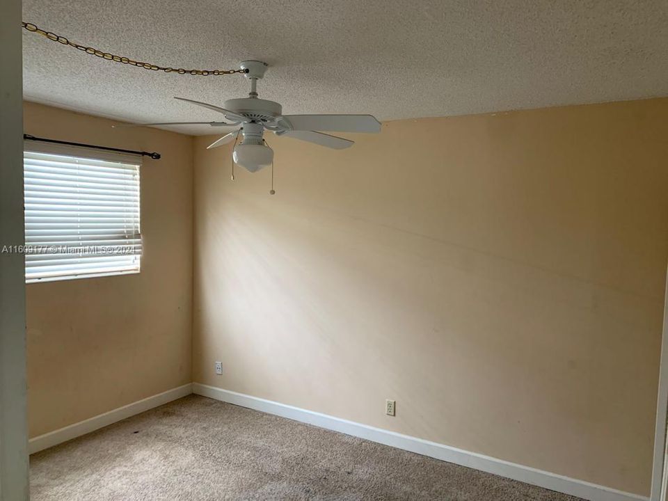 For Sale: $200,000 (2 beds, 1 baths, 825 Square Feet)