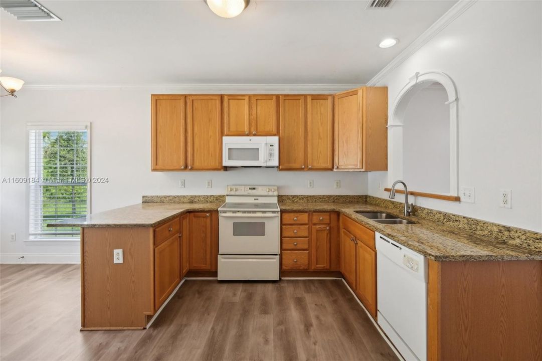For Sale: $285,000 (3 beds, 2 baths, 1288 Square Feet)