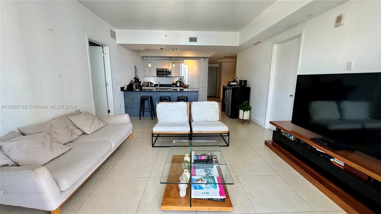 Active With Contract: $6,400 (2 beds, 2 baths, 1283 Square Feet)