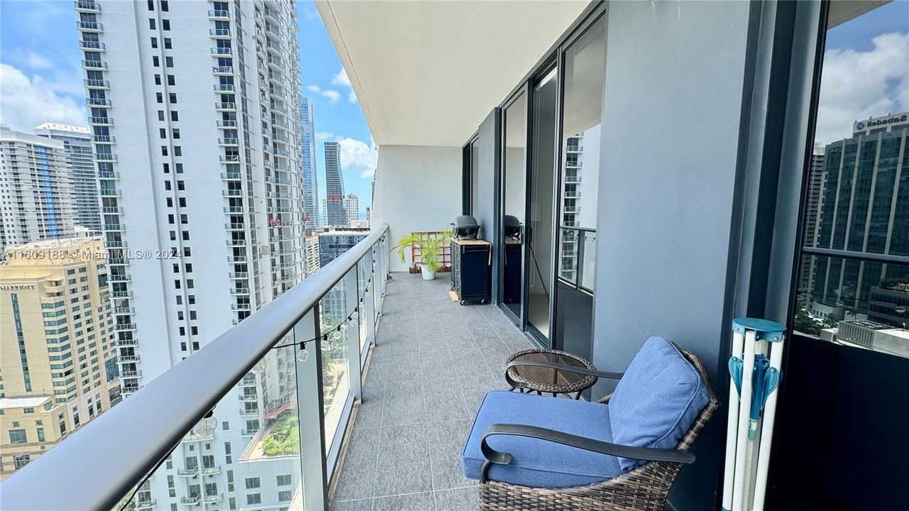 Active With Contract: $6,400 (2 beds, 2 baths, 1283 Square Feet)