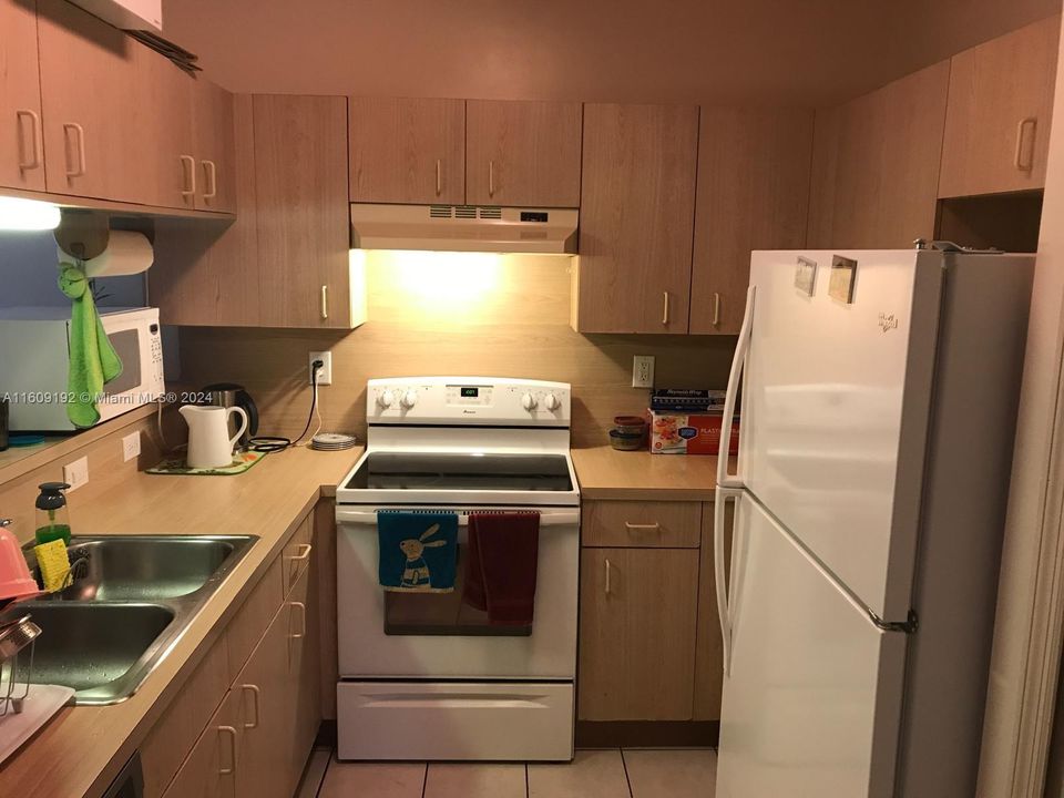 For Rent: $3,150 (3 beds, 2 baths, 1416 Square Feet)