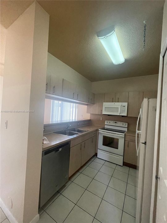 For Rent: $3,150 (3 beds, 2 baths, 1416 Square Feet)