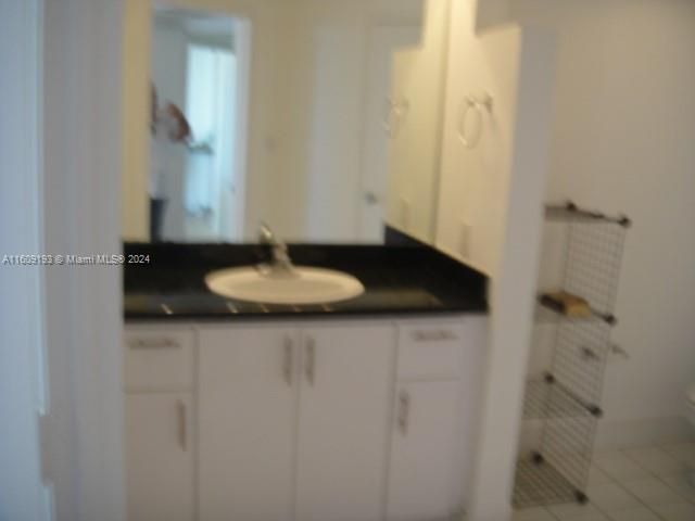For Rent: $3,600 (1 beds, 1 baths, 806 Square Feet)