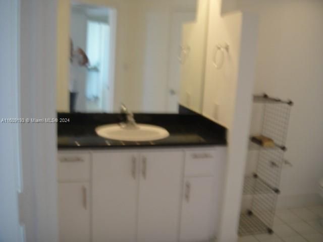 Recently Rented: $3,500 (1 beds, 1 baths, 806 Square Feet)