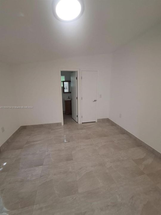 For Rent: $1,600 (1 beds, 1 baths, 1953 Square Feet)