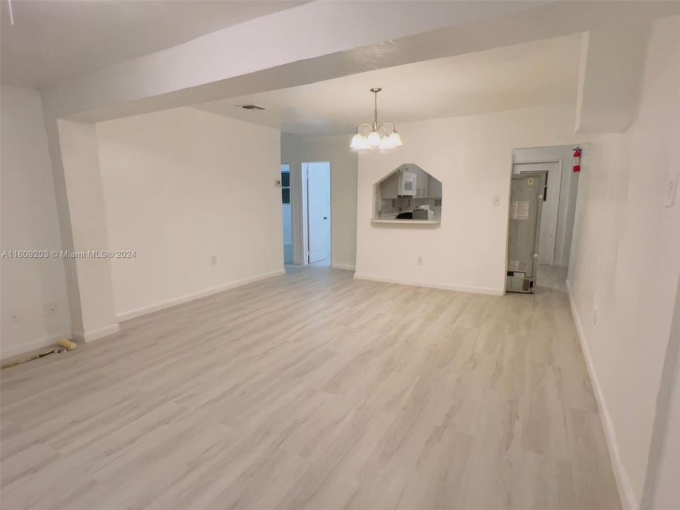 For Sale: $400,000 (3 beds, 1 baths, 1118 Square Feet)