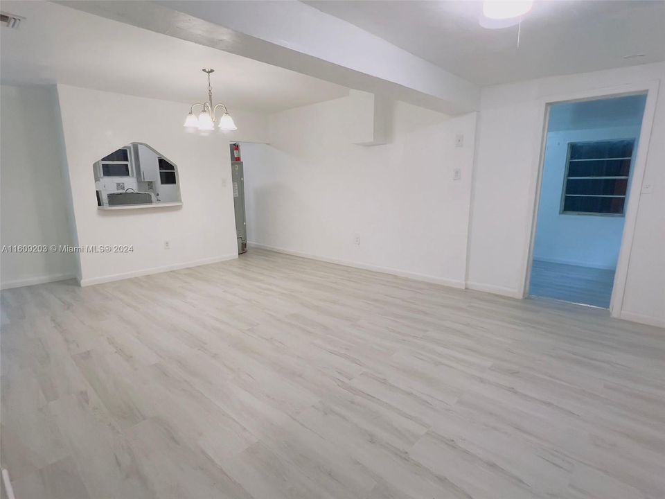 For Sale: $400,000 (3 beds, 1 baths, 1118 Square Feet)